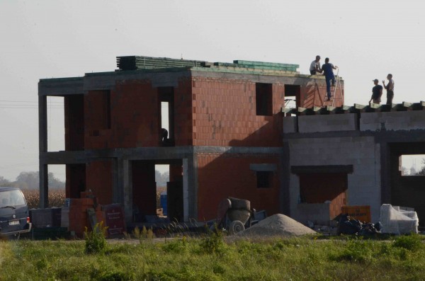 Jak składować materiały budowlane