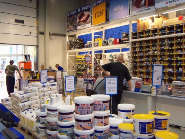 Zakupy materiałów budowlanych w składzie