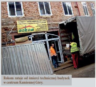 Rokom ratuje od śmierci technicznej budynek w centrum Kamiennej Góry.