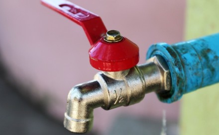 Instalacja hydrauliczna w domu – rozprowadzenie wody samemu