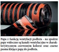 Papa z funkcją wentylacji podłoża - na spodzie papy widoczne są kanały wentylacyjne w charakterystycznym czerwonym kolorze oraz czarne pasma klejące papę do podłoża