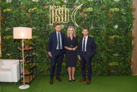 Zarząd Grupy PSB Handel S.A.
(od lewej) Grzegorz Filipek – Członek Zarządu, Anna Kaminska – Członek Zarządu, 
Piotr Kozina – Dyrektor Zarządu,
