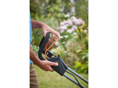 Zdjęcie: Kosiarka 2x18V, 33 cm z dwoma 2.5Ah bateriami i 2A ładowarką BLACK&DECKER