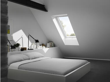 Zdjęcie: Okno GPU 0070 drewniano-poliuretanowe klapowo-obrotowe, 134x140 cm VELUX