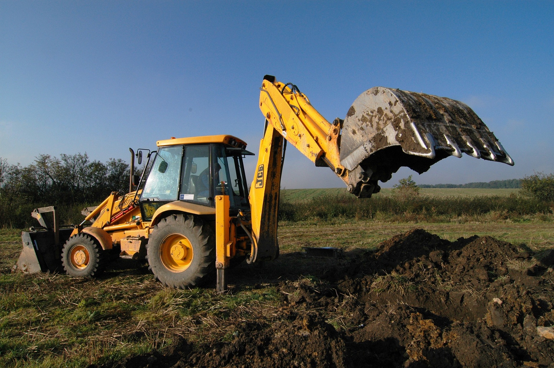 wykop-pod-fundamenty-domu-recznie-czy-mechanicznie