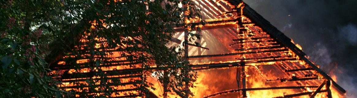 Przepisy przeciwpożarowe – co obowiązuje inwestora budującego dom jednorodzinny 