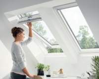 Flagowe okna dachowe VELUX GLU teraz z klamką na dole
